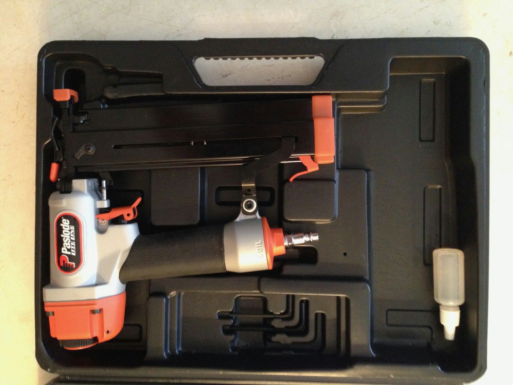 PASLODE FINISHING NAIL GUN