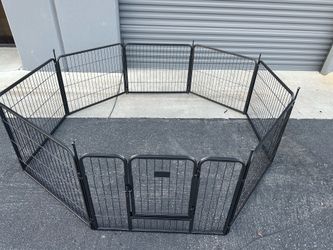 Brand New in Box – 8 Panel Dog Fence