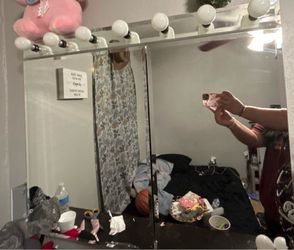 Vanity mirror