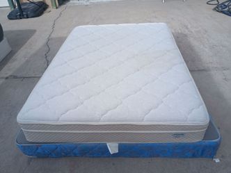 Queen mattress and box spring