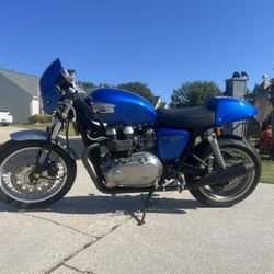 2006 Triumph Thruxton 900 – Low Miles 