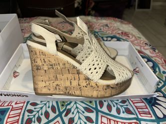 WOMANS WEDGE SANDALS SIZE 7.5