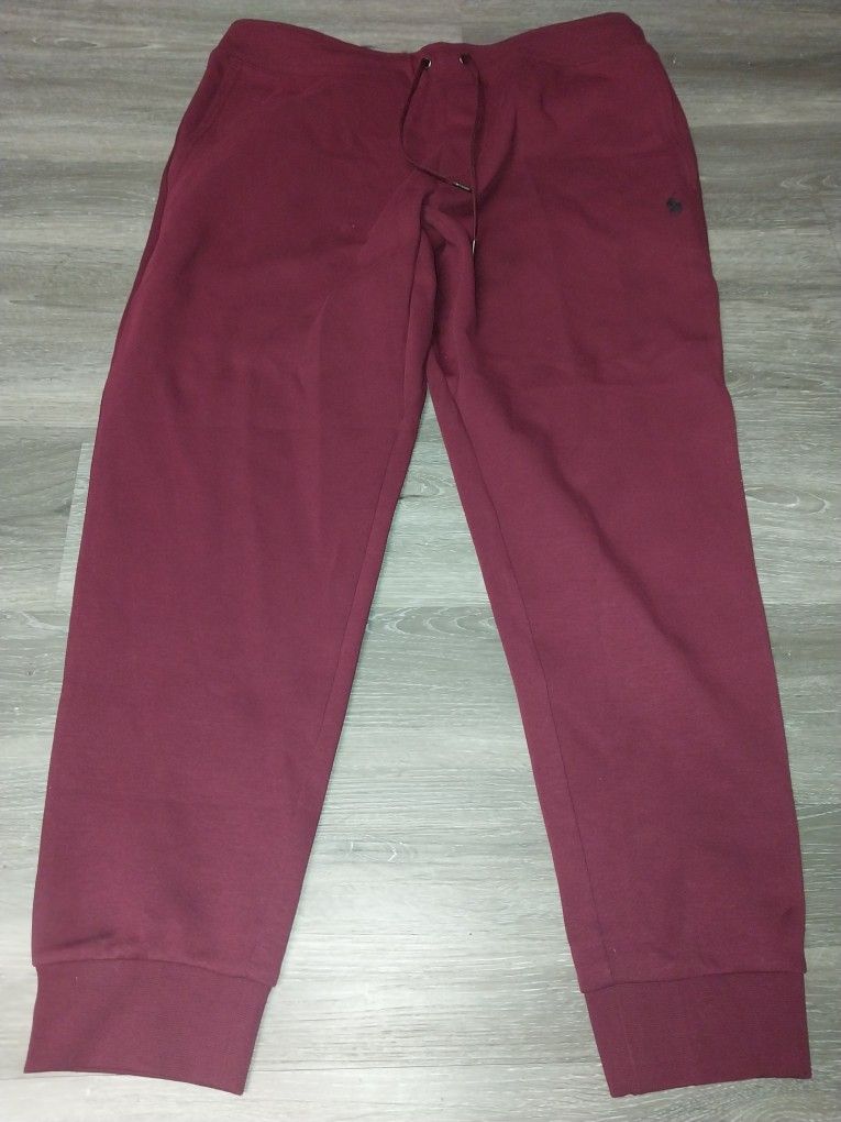 Polo Ralph Lauren Double Twill heavy cotton. 2 side pockets 1 zippered back pocket. Tapered leg Dark burgundy. Never worn, no tags. Xlarge.