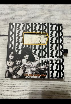 Kiss 999 Silver Logo Bar