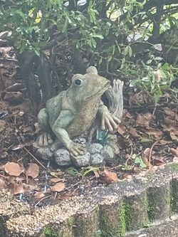 Outdoor Frog Garden Statue