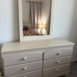 Dresser With Mirror