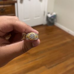 gold and silver ring 
