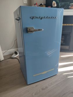 Mini fridge