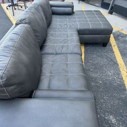 L -Sectional Couch 