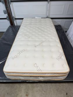 Saatva Classic Luxury Firm Twin XL Mattress - LIKE NEW! Delivery Available