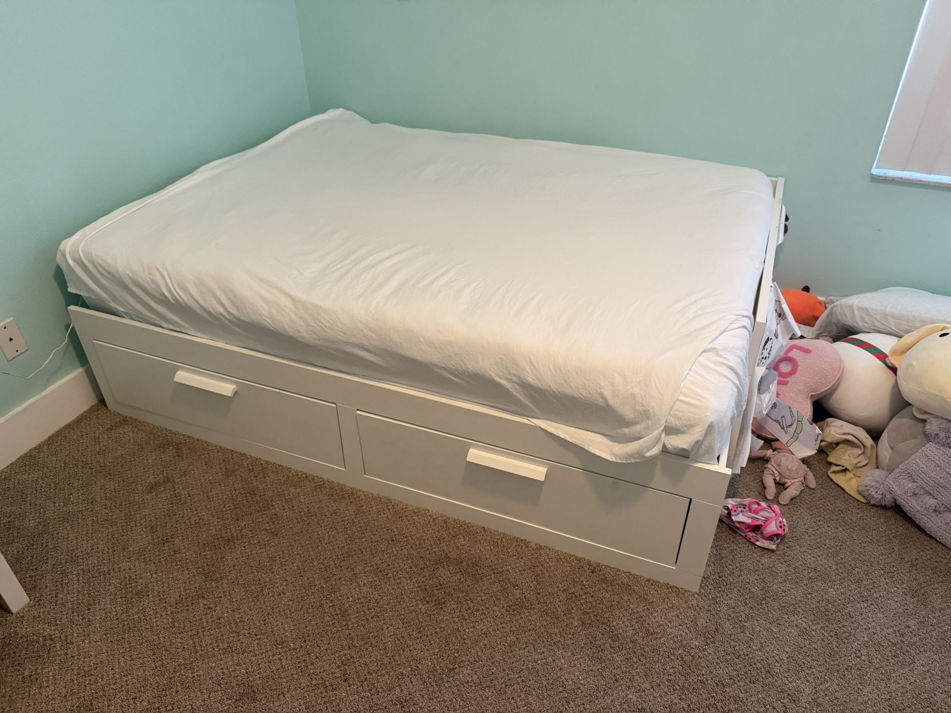 Daybed frame with 2 drawers - Extends To King Bed