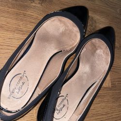 Pointed toe flats 