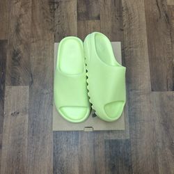 Adidas Yeezy Slide Glow 