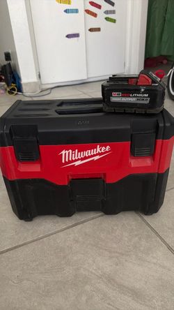 Milwaukee M18 Wet/Dry Vacuum with XC8.0 Battery