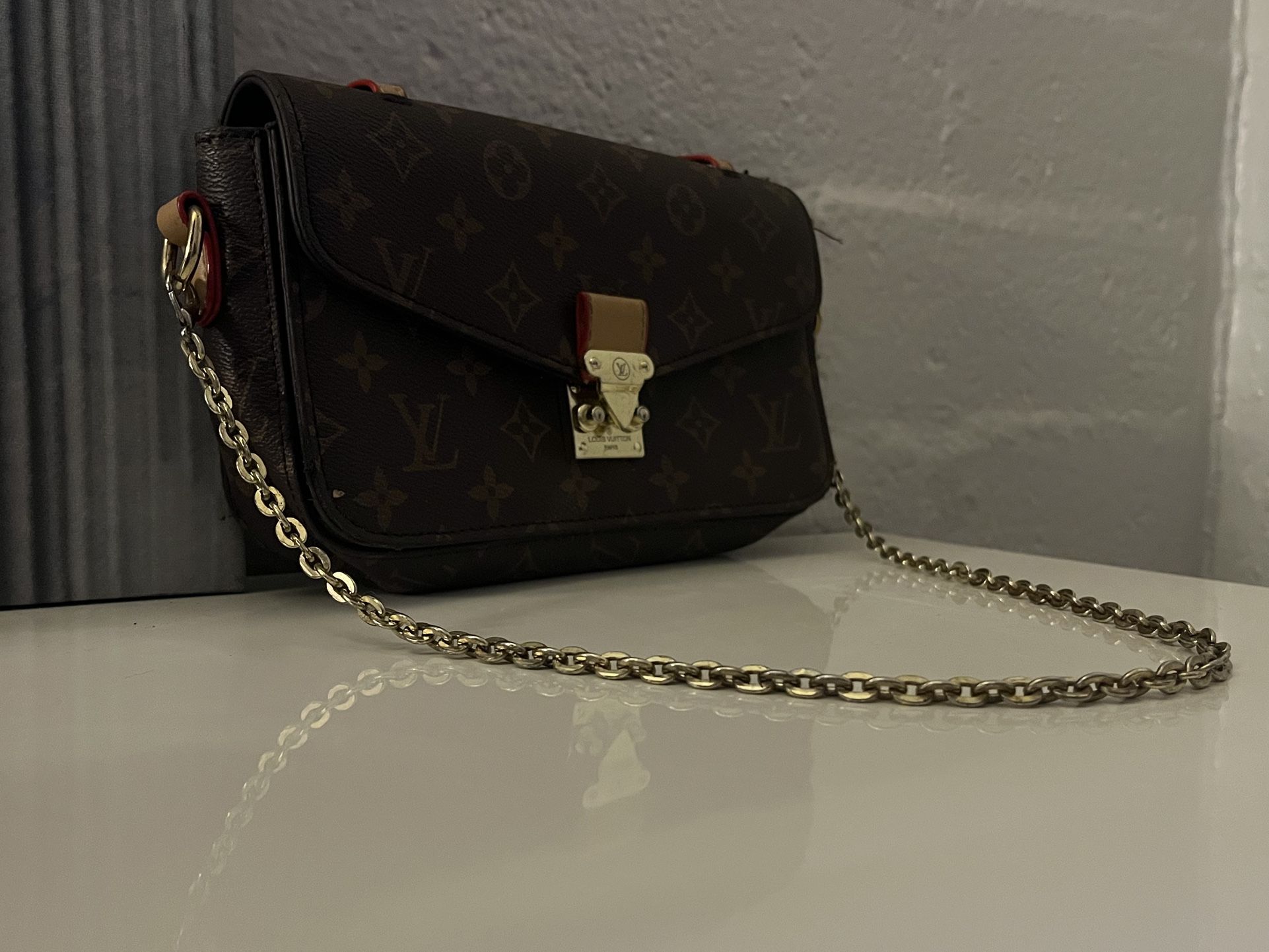 Louis Vuitton Pochette Metis East West