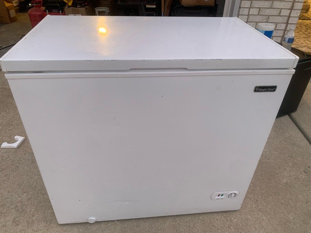 Magic Chef Freezer 1.62 Oz 69.4lbs 36× 33×21