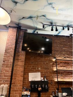 Tv 55” fire tv with Alexa with wall mounting bracket