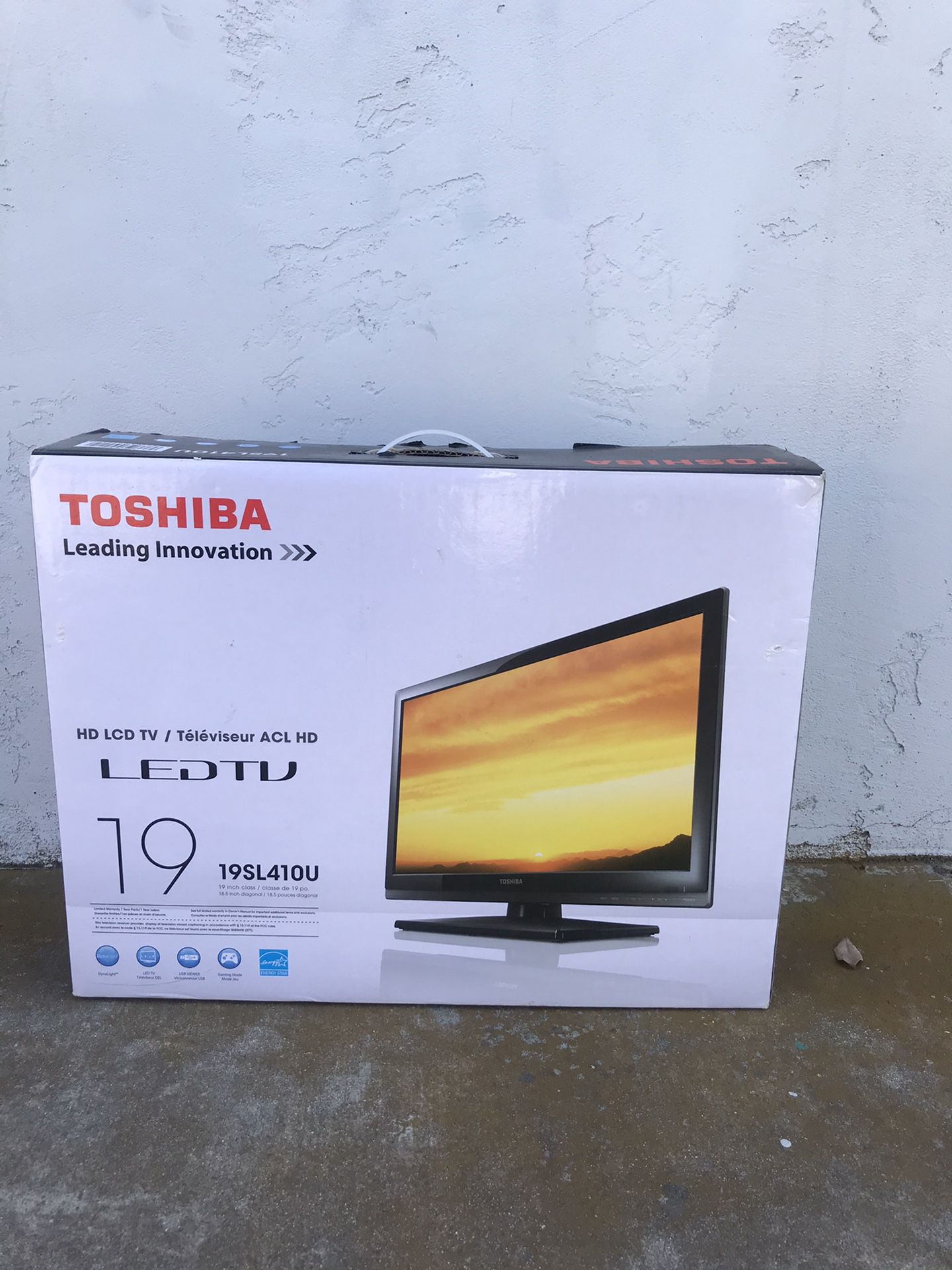 Toshiba 19” HD LCD TV (19SL410U)