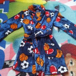 Cheroke ⚽️⚾️🏈🏀used boys sports print robe
💙 size S 5/6
