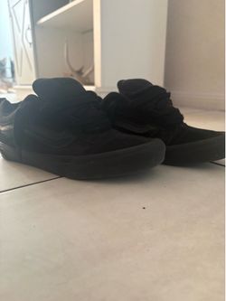 Size 7 Chunky vans old school
