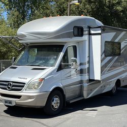 2012 Winnebago Itasca Navion 24J