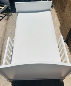 White Toddler Bed Frame with Mattress