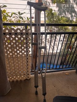 Free Adjustable Aluminum Underarm Crutches Pair