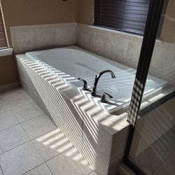 Jacuzzi Style Jet Tub
