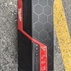 Milwaukee M18 & Milwaukee M12 Wireless Jobsite Speaker