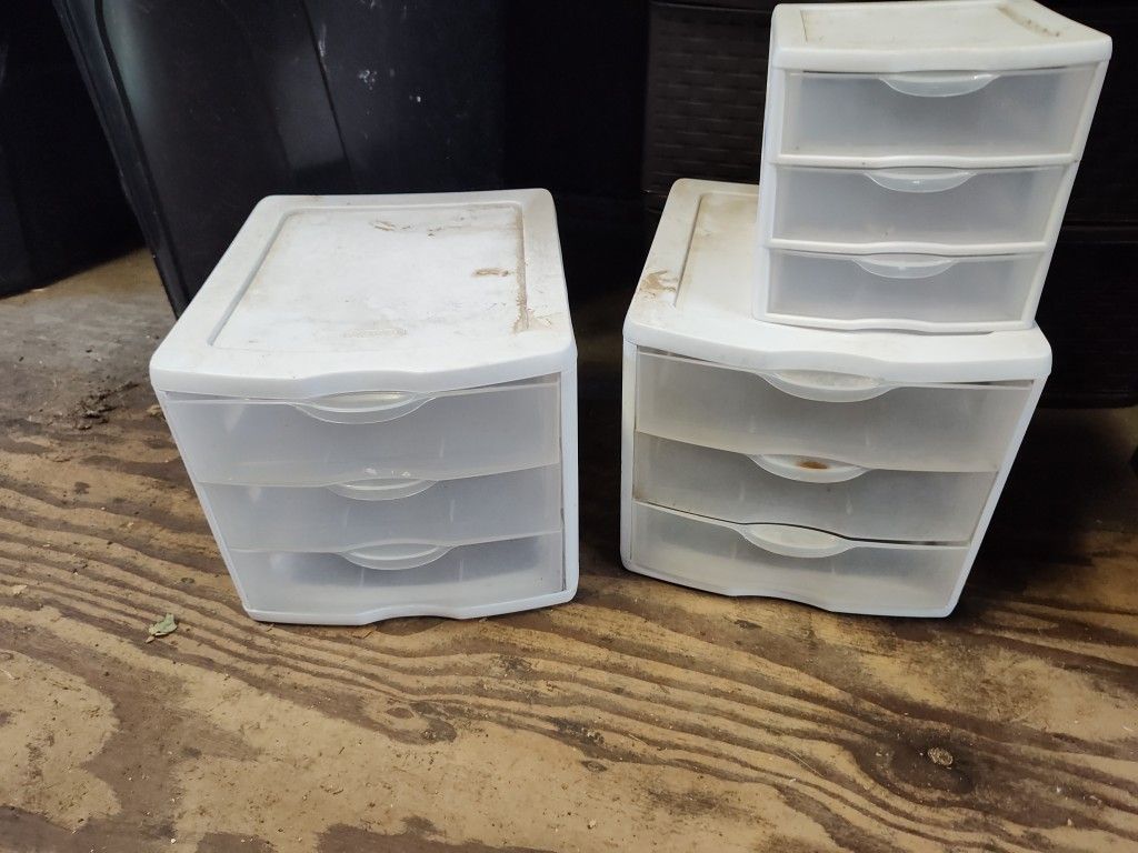 Sterile Plastic, Containers With Drawers Some Have Wheels And One Rubbermaid Container House Pick Up $60.00
