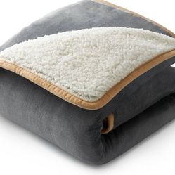 Waterproof Dog Blankets for Small Dogs - Small Cat Blanket Washable for Couch Protection, Sherpa Fleece Puppy Blanket, Soft Plush Reversible Throw Fur