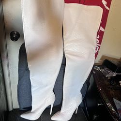 ShoeDazzle White Thigh High Heel Boots. Sz 8.5