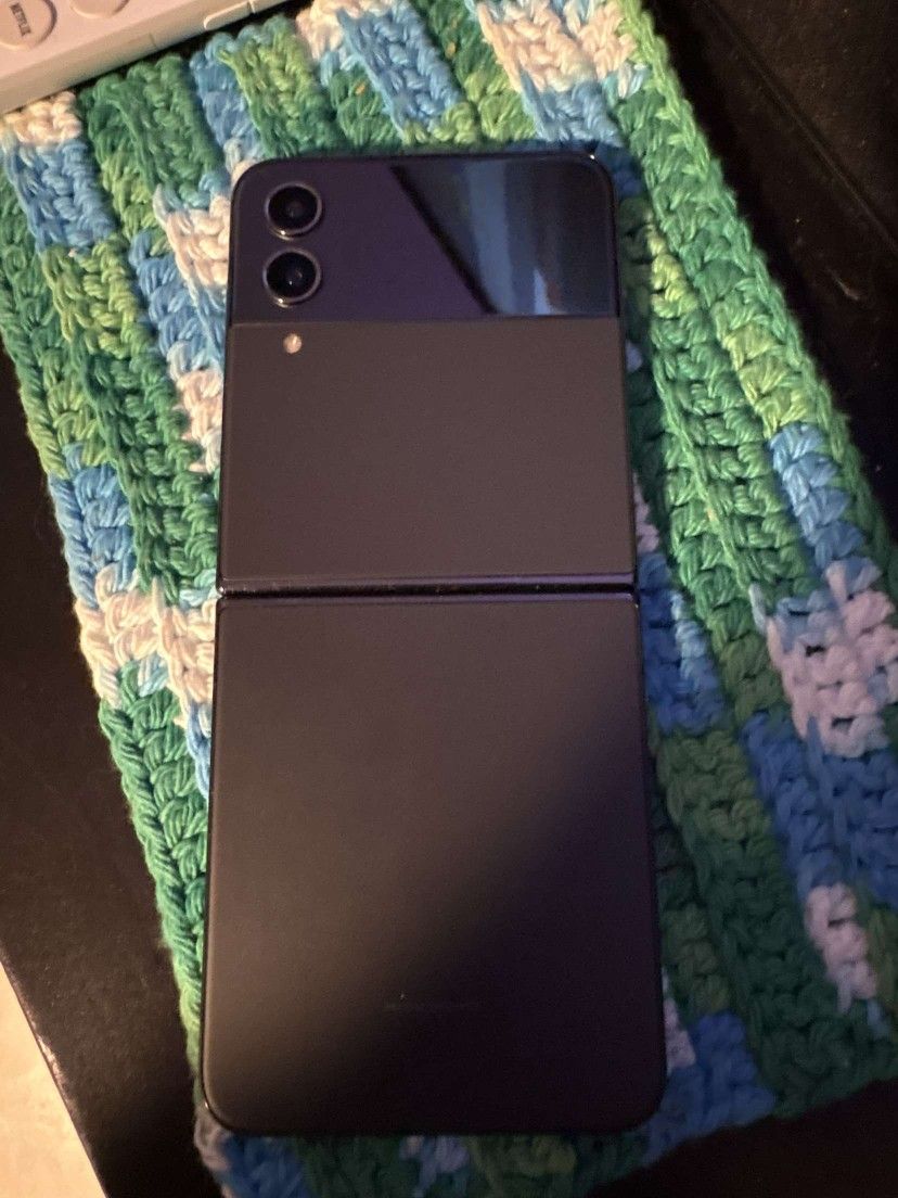 Samsung Galaxy Z Flip 4