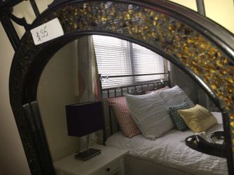 Beautiful mirror, kinda heavy with glass cut design