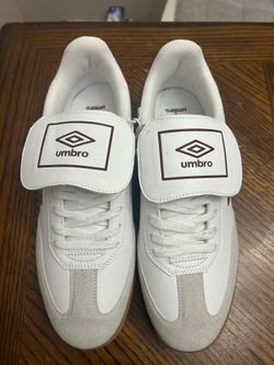 NEW Umbro-TX Men’s Athletic Sneakers with Burgundy Logo size 11