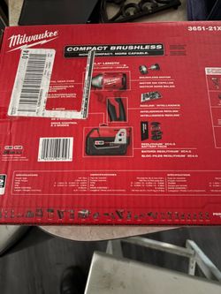 Milwaukee drill set. Large battery
