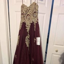 Elegant Burgandy Floor Length Ball  Gown. Size 3
