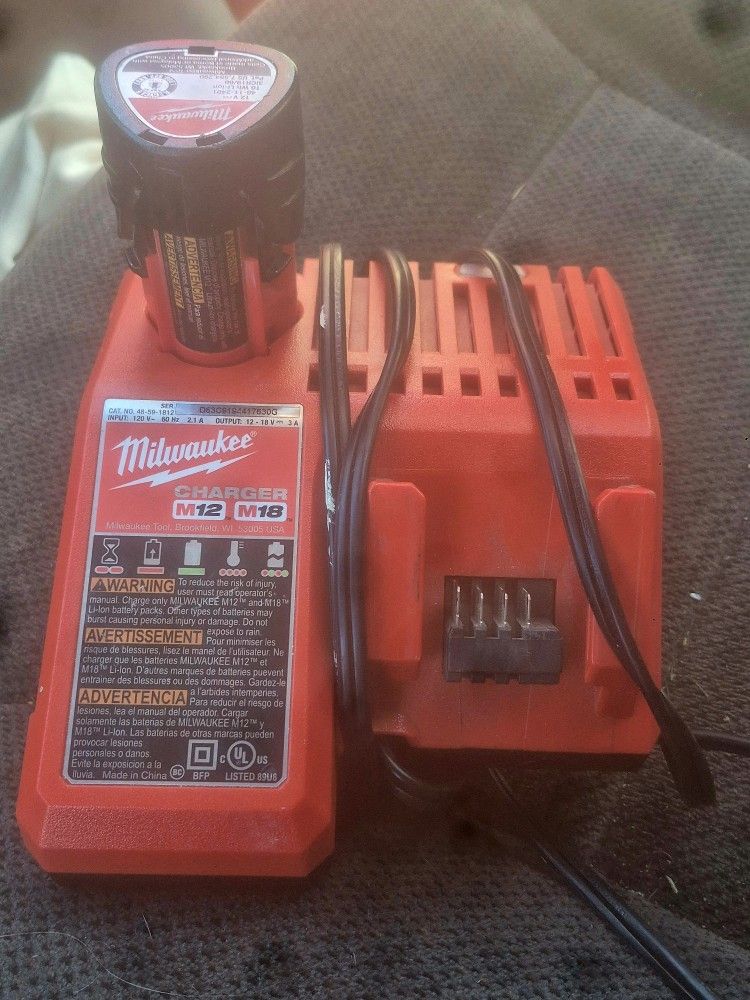 Milwaukee Charger And 12 V Battery