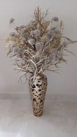 Búcaro Con Arreglo Floral