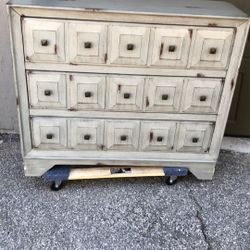 Dresser 
