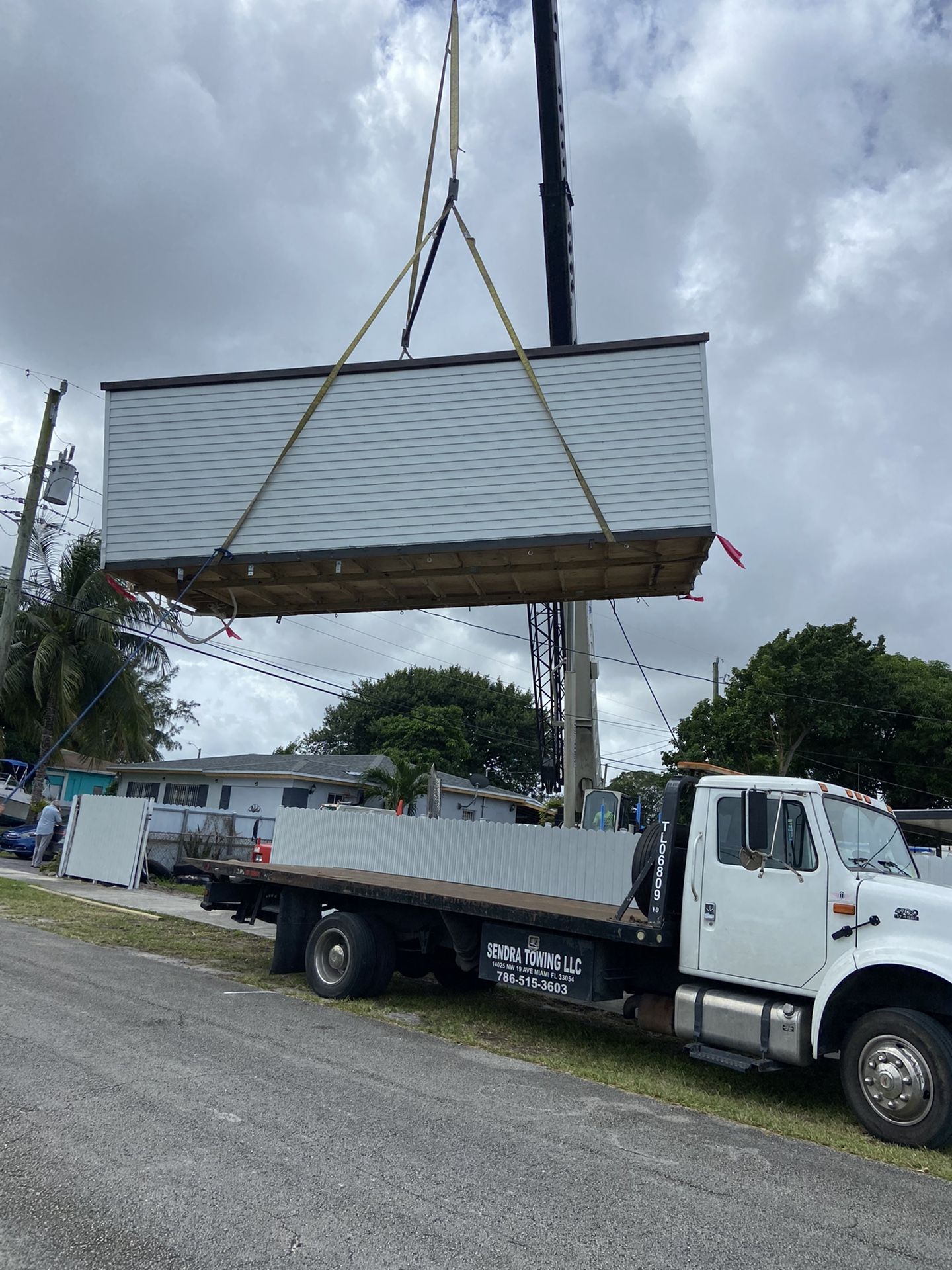 Sheds Relocated , Movemo Casita De Patio Container Rv Trailer Crane Available