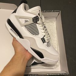DS Jordan Military Black 4s Mens And GS Sizes