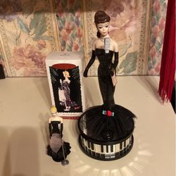 Barbie Rotating Musical Doll /Christmas Ornament