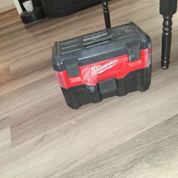 Milwaukee Cordless Vacuum 