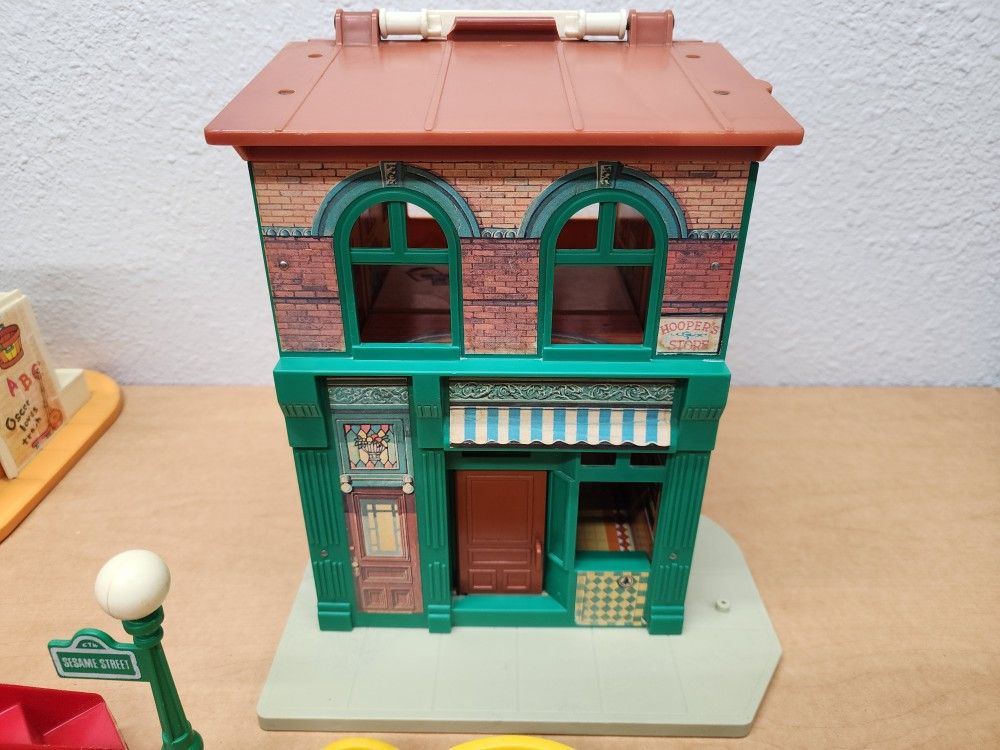 Vintage Fisher Price Little People Sesame Street House and Clubhouse with  Figures and Lots of Extras