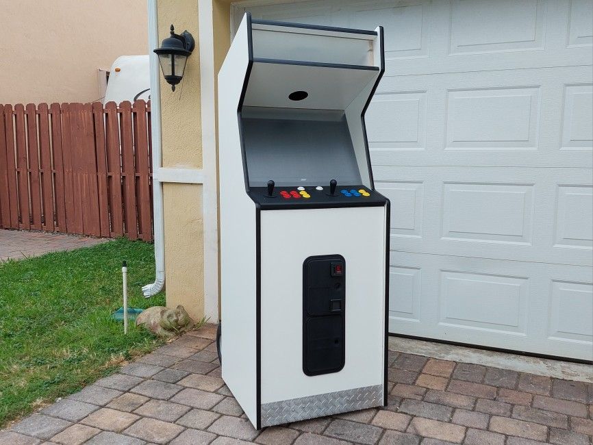 Classic arcade video game with 5000 Built In Games