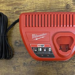 Milwaukee M12 12-Volt Lithium-Ion Battery Charger