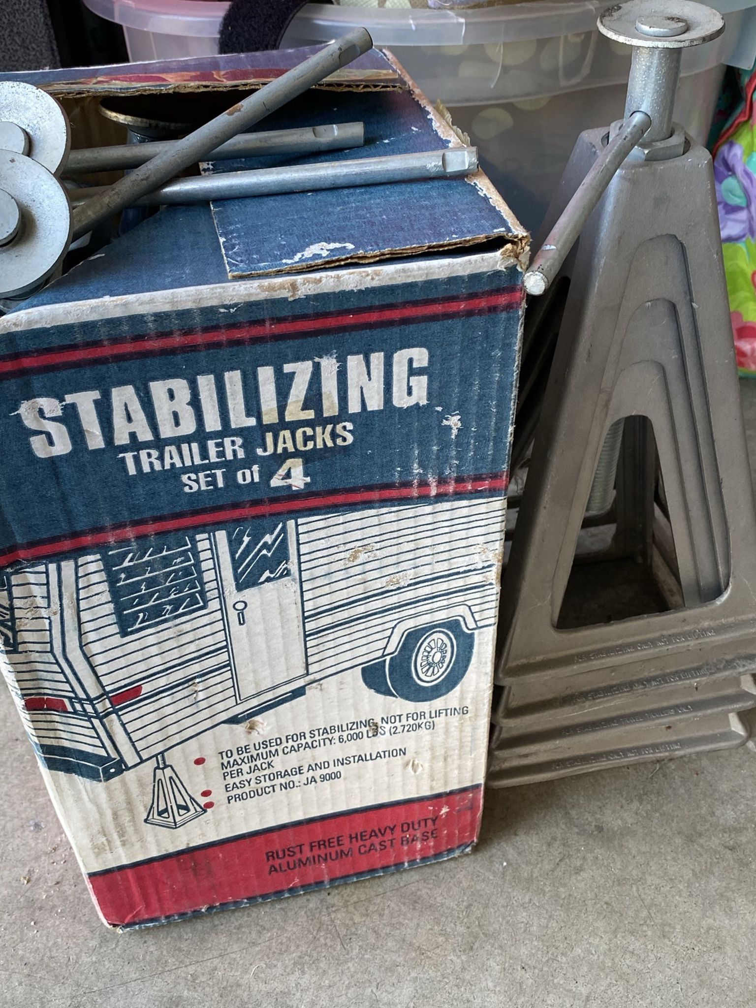 Stabilizing trailer Jacks