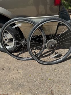 Set of aluminum 27.5” wheels with tires and tubes
