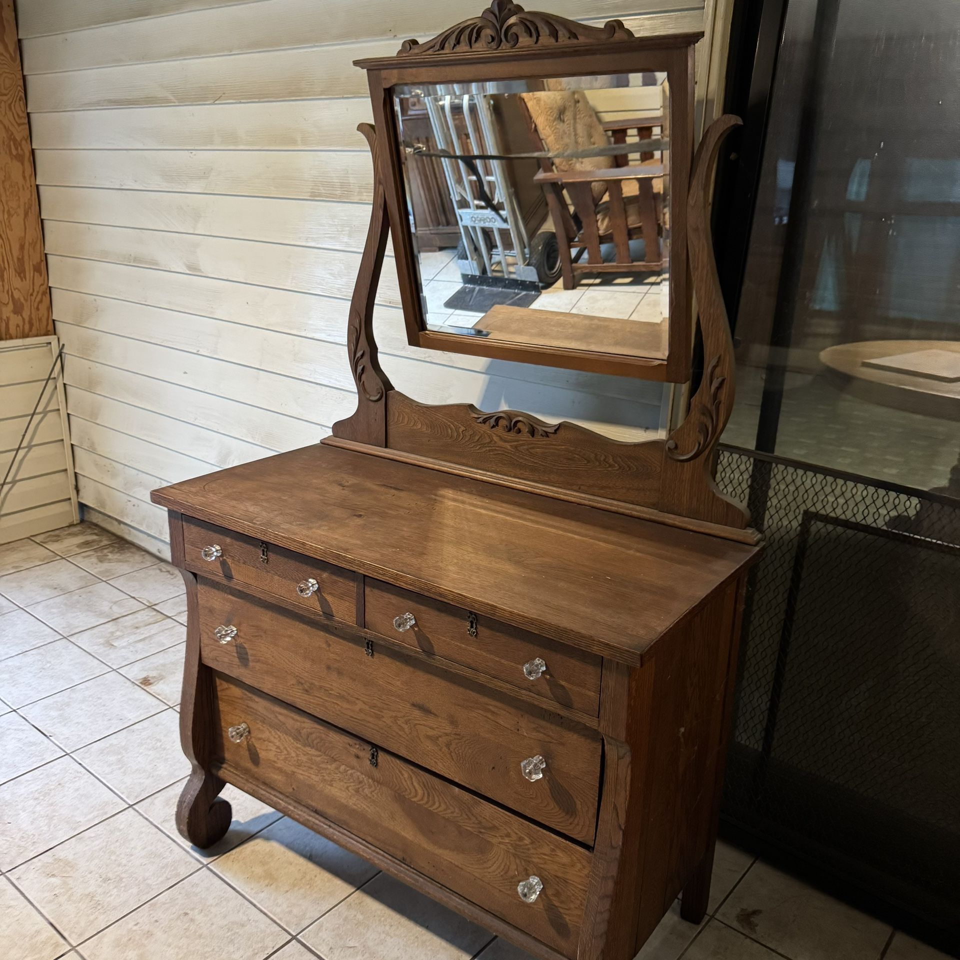 Beautiful Antique Early 1900s Dresser